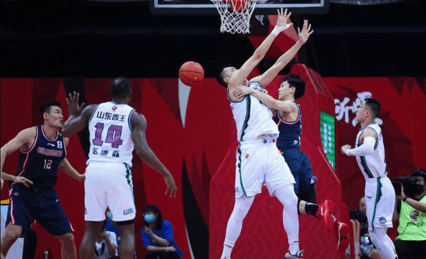 包含欧联窗口期走向成谜；山东泰山遗憾出局；质疑声仍在；赛程密集仍需轮换的词条-ac米兰